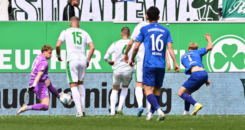 19 04 2026 Soccer Season 2025 2026 2 Soccer Bundesliga 30 Matchday SpVgg Greuther Fürth Kleeblatt SV Darmstadt 98 Lilien Sportfoto Zink xwoxzix DFL regulations prohibit any use of photographs as image sequences and or quasi video only for editorial use Isac Lidberg 7, SV Darmstadt 98 D98 SV98 erzielt Treffer Tor Torschuß zum 0 1 gegen Silas Prüfrock 43, SpVgg Greuther Fürth