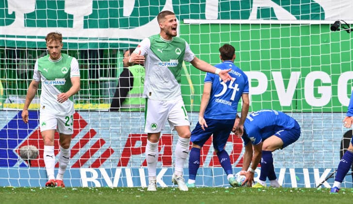 19 04 2026 Soccer Season 2025 2026 2 Soccer Bundesliga 30 Matchday SpVgg Greuther Fürth Kleeblatt SV Darmstadt 98 Lilien Sportfoto Zink xwoxzix DFL regulations prohibit any use of photographs as image sequences and or quasi video only for editorial use Jannik Dehm 23, SpVgg Greuther Fürth Jan Elvedi 15, SpVgg Greuther Fürth disappointed disappointment