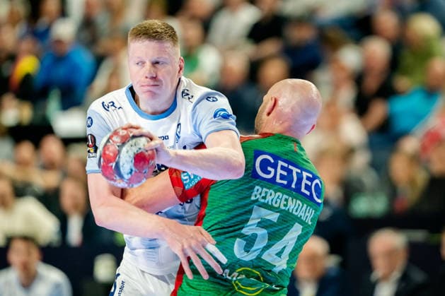 Cologne, 19 04 2026, Handball, Men, Lidl Final4, DHB Cup, Match for 3rd place, TBV Lemgo Lippe SC Magdeburg Niels Gerardus Versteijnen TBV Lemgo, 25 in duel with Oscar Bergendahl SC Magdeburg, 54 Cologne Lanxess Arena NRW Germany