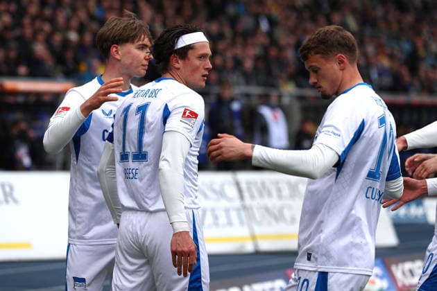 19 04 2026, Soccer, Men, 2 BL, Season 2025 2026, Eintracht Braunschweig vs Hertha BSC Berlin Fabian Reese Hertha BSC cheers with teammates after his penalty goal to 0 1 DFL DFB REGULATIONS PROHIBIT ANY USE OF PHOTOGRAPHS as IMAGE SEQUENCES and or QUASI VIDEO Stadion an der Hamburger Straße Niedersachsen Germany