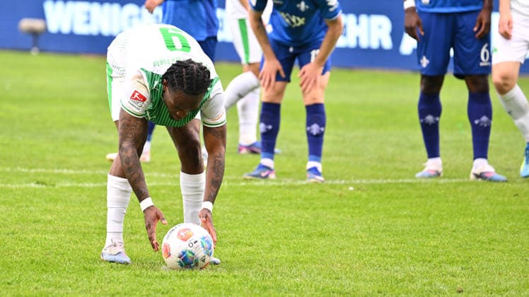 19 04 2026 Soccer Season 2025 2026 2 Soccer Bundesliga 30 Matchday SpVgg Greuther Fürth Kleeblatt SV Darmstadt 98 Lilien Sportfoto Zink xwoxzix DFL regulations prohibit any use of photographs as image sequences and or quasi video only for editorial use Noel Futkeu 9, SpVgg Greuther Fürth before penalty kick penalty kick