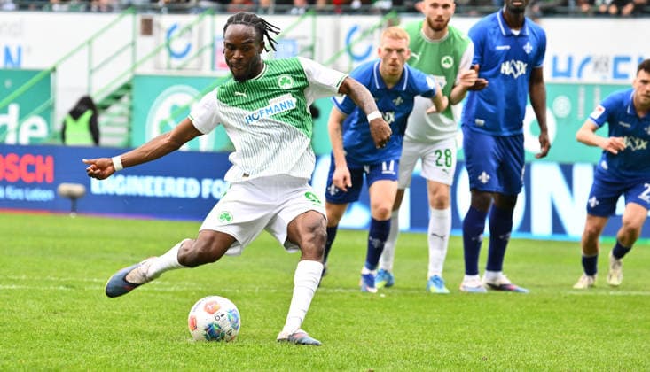 19 04 2026 Soccer Season 2025 2026 2 Soccer Bundesliga 30 Matchday SpVgg Greuther Fürth Kleeblatt SV Darmstadt 98 Lilien Sportfoto Zink xwoxzix DFL regulations prohibit any use of photographs as image sequences and or quasi video only for editorial use Noel Futkeu 9, SpVgg Greuther Fürth erzielt Treffer Tor Torschuß zum 1 1 per Elfmeter Strafstoß