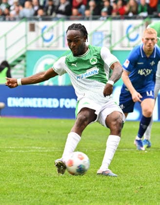 19 04 2026 Soccer Season 2025 2026 2 Soccer Bundesliga 30 Matchday SpVgg Greuther Fürth Kleeblatt SV Darmstadt 98 Lilien Sportfoto Zink xwoxzix DFL regulations prohibit any use of photographs as image sequences and or quasi video only for editorial use Noel Futkeu 9, SpVgg Greuther Fürth erzielt Treffer Tor Torschuß zum 1 1 per Elfmeter Strafstoß