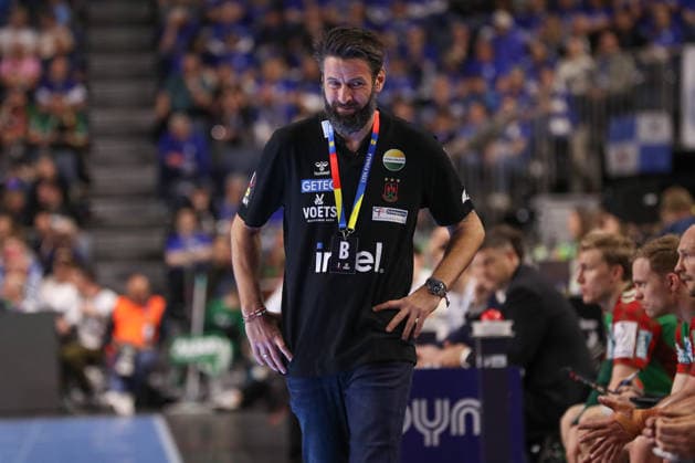 19 04 2026, xgox, Handball DHB Pokal match 3rd place SC Magdeburg TBV Lemgo Lippe emspor, v l Bennet Wiegert Magdeburg, coach disappointed, looks disappointed, disappointed, thoughtful Koeln