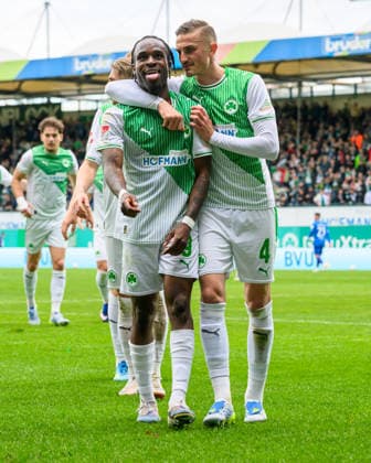 19 04 2026 Soccer Season 2025 2026 2 Soccer Bundesliga 30 Matchday SpVgg Greuther Fürth Kleeblatt SV Darmstadt 98 Lilien Sportfoto Zink xwoxzix DFL regulations prohibit any use of photographs as image sequences and or quasi video only for editorial use Torjubel Jubel Freude nach Treffer Tor Torschuß zum 1 1 durch Noel Futkeu 9, SpVgg Greuther Fürth Noel Futkeu 9, SpVgg Greuther Fürth Philipp Ziereis 4, SpVgg Greuther Fürth