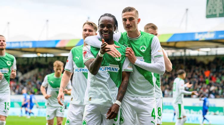 19 04 2026 Soccer Season 2025 2026 2 Soccer Bundesliga 30 Matchday SpVgg Greuther Fürth Kleeblatt SV Darmstadt 98 Lilien Sportfoto Zink xwoxzix DFL regulations prohibit any use of photographs as image sequences and or quasi video only for editorial use Torjubel Jubel Freude nach Treffer Tor Torschuß zum 1 1 durch Noel Futkeu 9, SpVgg Greuther Fürth Noel Futkeu 9, SpVgg Greuther Fürth Philipp Ziereis 4, SpVgg Greuther Fürth