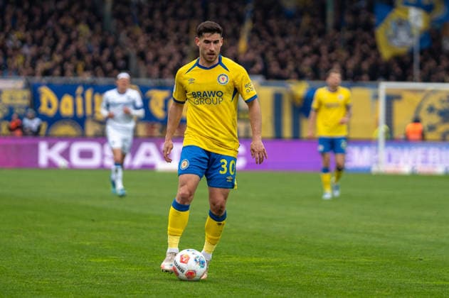 Germany Soccer, 2 Bundesliga, Matchday 30 2025 26, Eintracht Braunschweig Hertha BSC on 19 04 in Braunschweig, Eintracht Stadion Robin Heußer Eintracht Braunschweig 30 on the ball Copyright: xSvenxHeidmannx