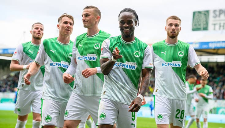 19 04 2026 Fußball Saison 2025 2026 2 Fußball Bundesliga 30 Spieltag SpVgg Greuther Fürth Kleeblatt SV Darmstadt 98 Lilien Sportfoto Zink xwoxzix DFL regulations prohibit any use of photographs as image sequences and or quasi video only for editorial use Torjubel Jubel nach Treffer Tor Torschuß zum 1 1 durch Noel Futkeu 9, SpVgg Greuther Fürth Felix Klaus 30, SpVgg Greuther Fürth Philipp Ziereis 4, SpVgg Greuther Fürth Noel Futkeu 9, SpVgg Greuther Fürth Doni Edon Arifi 28, SpVgg Greuther Fürth