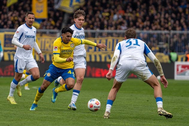 Germany Soccer, 2 Bundesliga, Matchday 30 2025 26, Eintracht Braunschweig Hertha BSC on 19 04 in Braunschweig, Eintracht Stadion Johan Gomez Eintracht Braunschweig 44 Marton Dardai Hertha BSC 31 Kennet Eichhorn Hertha BSC 23 Copyright: xSvenxHeidmannx