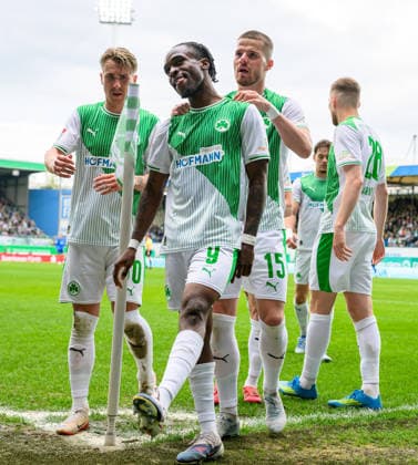 19 04 2026 Fußball Saison 2025 2026 2 Fußball Bundesliga 30 Spieltag SpVgg Greuther Fürth Kleeblatt SV Darmstadt 98 Lilien Sportfoto Zink xwoxzix DFL regulations prohibit any use of photographs as image sequences and or quasi video only for editorial use Torjubel Jubel nach Treffer Tor Torschuß zum 1 1 durch Noel Futkeu 9, SpVgg Greuther Fürth Felix Klaus 30, SpVgg Greuther Fürth Noel Futkeu 9, SpVgg Greuther Fürth Jan Elvedi 15, SpVgg Greuther Fürth