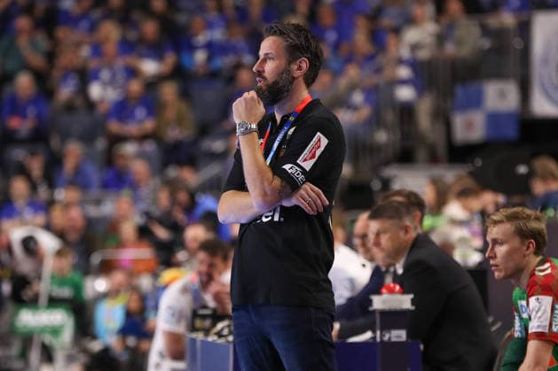 19 04 2026, xgox, Handball DHB Pokal match 3rd place SC Magdeburg TBV Lemgo Lippe emspor, v l Bennet Wiegert Magdeburg, coach disappointed, looks disappointed, disappointed, thoughtful Koeln