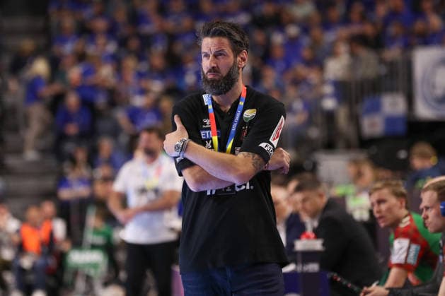 19 04 2026, xgox, Handball DHB Pokal match 3rd place SC Magdeburg TBV Lemgo Lippe emspor, v l Bennet Wiegert Magdeburg, coach disappointed, looks disappointed, disappointed, thoughtful Koeln