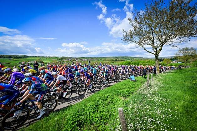 The pack of riders pictured in action during the men elite Amstel Gold Race one day cycling race, 257,4 km from Maastricht to Valkenburg, The Netherlands, Sunday 19 April 2026. DIRKxWAEM  x171324345x