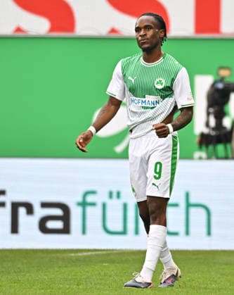 19 04 2026 Soccer Season 2025 2026 2 Soccer Bundesliga 30 Matchday SpVgg Greuther Fürth Kleeblatt SV Darmstadt 98 Lilien Sportfoto Zink MeZi xmexzix DFL regulations prohibit any use of photographs as image sequences and or quasi video only for editorial use Torjubel Jubel Freude nach Treffer Tor Torschuß zum 1 1 durch Noel Futkeu 9, SpVgg Greuther Fürth ballt Faust Fäuste
