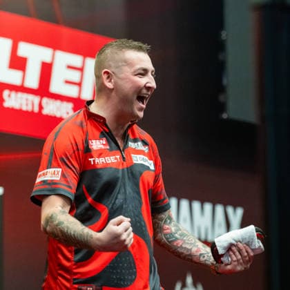Nathan Aspinall (ENG) - Freude, Jubel nach Sieg gegen James Wade (ENG) GER, PDC European Darts Grand Prix 2026, Sindelfingen Glaspalast, 19.04.2026 GER, PDC European Darts Grand Prix 2026, Sindelfingen Glaspalast, 19.04.2026 Sindelfingen *** Nathan Aspinall ENG joy, jubilation after victory against James Wade ENG GER, PDC European Darts Grand Prix 2026, Sindelfingen Glaspalast, 19 04 2026 GER, PDC European Darts Grand Prix 2026, Sindelfingen Glaspalast, 19 04 2026 Sindelfingen Copyright: xSandyxDinkelackerx EP_SDR