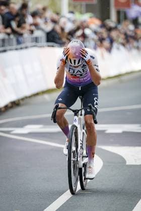 VALKENBURG - Paula Blasi (UAE Team ADQ) celebrates her victory at the finish of the 2026 Amstel Gold Race for women in Valkenburg. MARCEL VAN HOORN ANP xVIxANPxSportx xxANPxIVx 556200949 originalFilename: 556200949.jpg