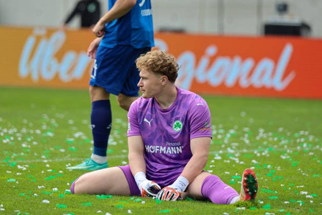 Fürth, Germany 19 April 2026 2 Bundesliga 30 Matchday SpVgg Greuther Fürth vs SV Darmstadt 98 In the picture Goalscorer Isac Lidberg SV Darmstadt scores the goal to make it 0 1 for Darmstadt and goalkeeper Silas Prüfrock Pruefrock Greuther Fürth sits disappointed on the pitch DFL regulations prohibit any use of photographs as image sequences and or quasi video Copyright: HMBxMedia MadeleinexFantini