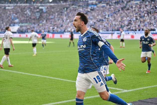 Jubel 1:0 Kenan Karaman (FC Schalke 04) 19.04.2026, Fussball 2. Bundesliga, Saison 2025 2026, 30. Spieltag, FC Schalke 04 - Preußen Münster DFL regulations prohibit any use of photographs as image sequences and or quasi-video Gelsenkirchen Veltins Arena Nordrhein Westfalen Deutschland *** Jubel 1 0 Kenan Karaman FC Schalke 04 19 04 2026, Fußball 2 Bundesliga, Saison 2025 2026, 30 Spieltag, FC Schalke 04 Preußen Münster DFL regulations prohibit any use of photographs as image sequences and or quasi video Gelsenkirchen Veltins Arena Nordrhein Westfalen Germany Team2