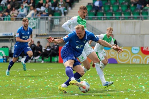 Fürth, Germany 19 April 2026 2 Bundesliga 30 Matchday SpVgg Greuther Fürth vs SV Darmstadt 98 In the picture from left goal scorer Isac Lidberg SV Darmstadt scores the goal to make it 0 1 for Darmstadt DFL regulations prohibit any use of photographs as image sequences and or quasi video Copyright: HMBxMedia MadeleinexFantini