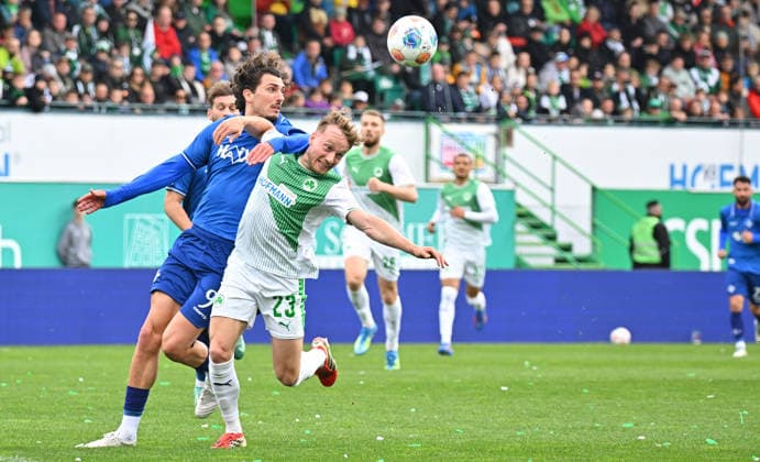 19 04 2026 Soccer Season 2025 2026 2 Soccer Bundesliga 30 Matchday SpVgg Greuther Fürth Kleeblatt SV Darmstadt 98 Lilien Sportfoto Zink MeZi xmexzix DFL regulations prohibit any use of photographs as image sequences and or quasi video only for editorial use Fraser Hornby 9, SV Darmstadt 98 D98 SV98 Jannik Dehm 23, SpVgg Greuther Fürth, rechts