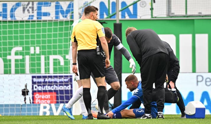 19 04 2026 Soccer Season 2025 2026 2 Soccer Bundesliga 30 Matchday SpVgg Greuther Fürth Kleeblatt SV Darmstadt 98 Lilien Sportfoto Zink MeZi xmexzix DFL regulations prohibit any use of photographs as image sequences and or quasi video only for editorial use Fabian Nürnberger Nuernberger 15, SV Darmstadt 98 D98 SV98 injured Injury battered on the ground