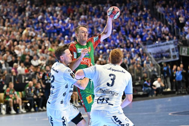 GER, Lanxess Arena Koeln, HBL, LIDL FINAL4, Men, Match for 3rd place, TBV Lemgo Lippe vs SC Magdeburg 19 04 2026, Lanxess Arena , Koeln , GER, Lanxess Arena Koeln, HBL, LIDL FINAL4, Men, Match for 3rd place, TBV Lemgo Lippe vs SC Magdeburg , in the picture Felix Claar SC Magdeburg 7 , in a duel against Nicolai Theilinger TBV Lemgo 3 , nordphotoxGmbHx xMeuter nph00351