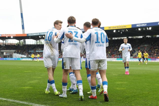 19 04 2025, xtgx, Soccer 2 Bundesliga, Eintracht Braunschweig Hertha BSC Berlin v l Hertha after goal to 0 1 by Fabian Reese Hertha, 11 Jubel, Torjubel, jubelt ueber das Tor, celebrate the goal, celebration DFL DFB REGULATIONS PROHIBIT ANY USE OF PHOTOGRAPHS as IMAGE SEQUENCES and or QUASI VIDEO Braunschweig