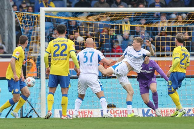 19 04 2025, xtgx, Soccer 2 Bundesliga, Eintracht Braunschweig Hertha BSC Berlin v l Luca Schuler Hertha, 18 clears in front of goal DFL DFB REGULATIONS PROHIBIT ANY USE OF PHOTOGRAPHS as IMAGE SEQUENCES and or QUASI VIDEO Braunschweig