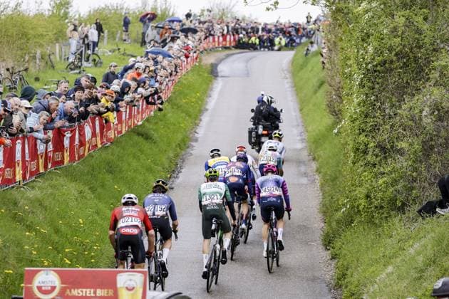 GULPEN - The leading group of the men in action on the Gulpenberg during the 2026 Amstel Gold Race in Gulpen. VINCENT JANNINK ANP xVIxANPxSportx xxANPxIVx 556202001 originalFilename: 556202001.jpg
