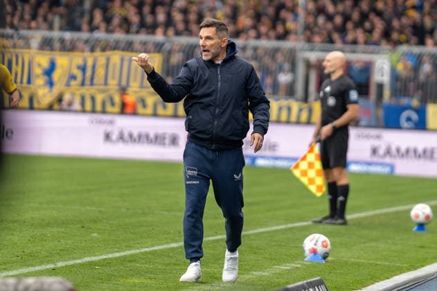 Germany Soccer, 2 Bundesliga, Matchday 30 2025 26, Eintracht Braunschweig Hertha BSC on 19 04 in Braunschweig, Eintracht Stadion Stefan Leitl Coach Hertha BSC Gesture Copyright: xSvenxHeidmannx