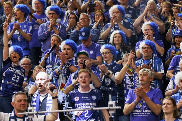 Award ceremony TBV Lemgo, jubilation, joy, passion, success, emotion, enthusiasm, positive emotions, fans, jubilation, joy, passion, success, emotion, enthusiasm, positive emotions GER, TBV Lemgo Lippe vs SC Magdeburg, Handball, DHB Cup, LIDL Final4, match for third place, 2025 2026 season, 19 04 2026, GER, TBV Lemgo Lippe vs SC Magdeburg, Handball, DHB Cup, LIDL Final4, match for third place, 2025 2026 season, 19 04 2026, Cologne Copyright: xEibnerxPressefoto OliverxSchmidtx EP_OST
