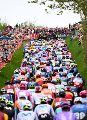 Amstel Gold Race 2026 Cycling Race VALKENBURG, THE NETHERLANDS - APRIL 19 : illustration picture peloton during the 60th edition of Amstel Gold Race an UCI World Tour 1.UWT one day cycling road race for Men Elite of 220 km with start in Maastricht and finish in Valkenburg on April 19, 2026 in Valkenburg, The Netherlands, 19 04 2026 ( Motordriver Kenny Verfaillie - Valkenburg The Netherlands  Copyright: xVincentxKalutx