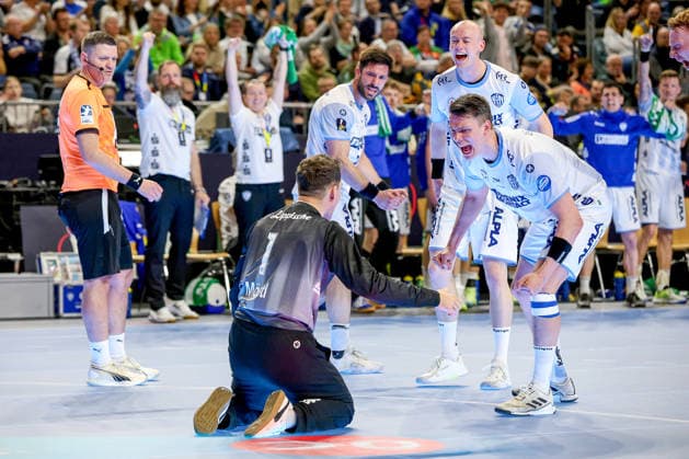 19 04 2026, xsscx, Handball, DHB Pokal Lidl Final4, Match for 3rd place, TBV Lemgo Lippe SC Magdeburg, Season 2025 2026 Men, Lanxess Arena, Cologne Constantin Möstl TBV Lemgo Lippe 01 cheering after a prevented goal with Frederik Simak TBV Lemgo Lippe 08 Photo xSandraxScherningxPressefotoKochx Nordrhein Westfalen Germany