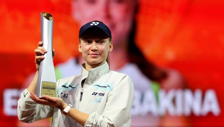 19 04 2026, Germany, Stuttgart, Porsche Tennis Grand Prix 2026, Final, winner Elena Rybakina KAZ cheers, cheering with trophy