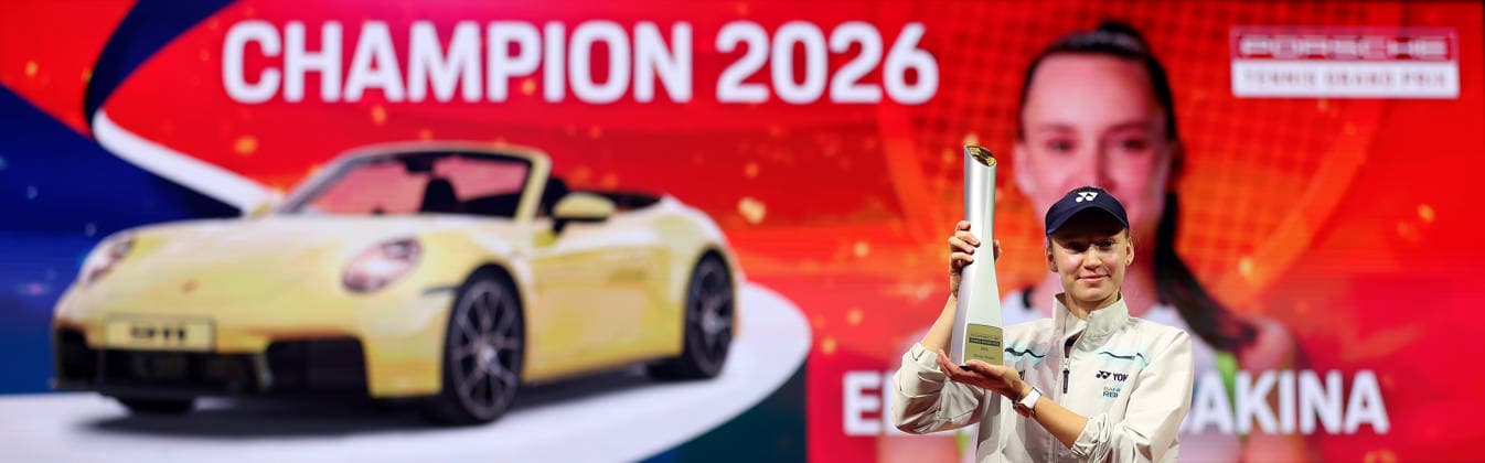 19 04 2026, Germany, Stuttgart, Porsche Tennis Grand Prix 2026, Final, winner Elena Rybakina KAZ cheers, cheering with trophy