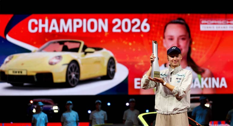 19 04 2026, Germany, Stuttgart, Porsche Tennis Grand Prix 2026, Final, winner Elena Rybakina KAZ cheers, cheering with trophy