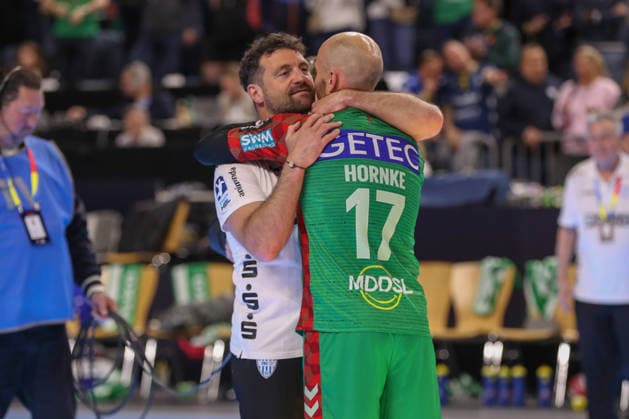 19 04 2026, xgox, Handball DHB Pokal match 3rd place SC Magdeburg TBV Lemgo Lippe emspor, f l Florian Kehrmann Lemgo, coach and Tim Hornke Magdeburg, 17 hug Cologne