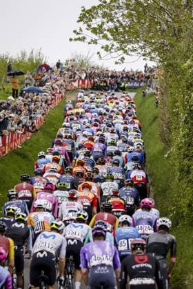GULPEN - The men s peloton in action on the Gulpenberg during the 2026 Amstel Gold Race in Gulpen. VINCENT JANNINK ANP xVIxANPxSportx xxANPxIVx 556202812 originalFilename: 556202812.jpg
