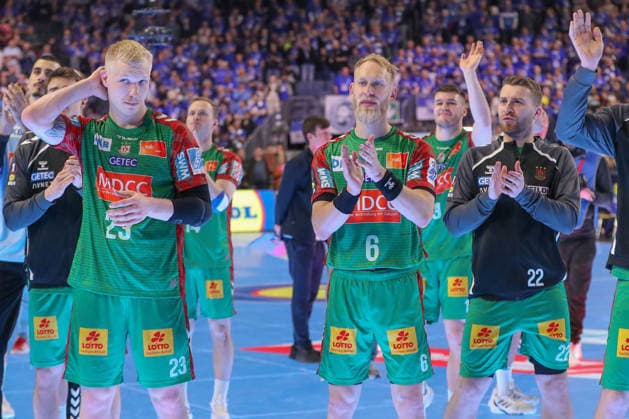 19 04 2026, xgox, Handball DHB Pokal match 3rd place SC Magdeburg TBV Lemgo Lippe emspor, v l Magnus Saugstrup Magdeburg, 23 , Matthias Musche Magdeburg, 6 , Lukas Mertens Magdeburg, 22 disappointed, looks disappointed, dejected, disappointed Koeln