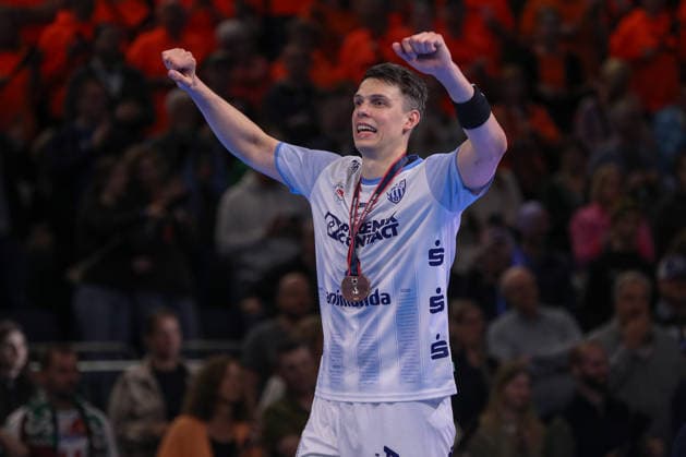 19 04 2026, xgox, Handball DHB Pokal match 3rd place SC Magdeburg TBV Lemgo Lippe emspor, f l Frederik Simak Lemgo, 8 Celebrating the victory, cheering after the end of the match Cologne