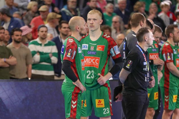 19 04 2026, xgox, Handball DHB Pokal match 3rd place SC Magdeburg TBV Lemgo Lippe emspor, v l Tim Hornke Magdeburg, 17 , Magnus Saugstrup Magdeburg, 23 disappointed, looks disappointed, disappointed Koeln