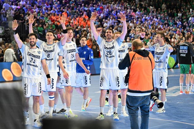 GER, Lanxess Arena Koeln, HBL, LIDL FINAL4, Men, Match for 3rd place, TBV Lemgo Lippe vs SC Magdeburg 19 04 2026, Lanxess Arena , Koeln , GER, Lanxess Arena Koeln, HBL, LIDL FINAL4, Men, Match for 3rd place, TBV Lemgo Lippe against SC Magdeburg , in the picture after the end of the game the Lemgo team is happy about the victory and 3rd place Tim Suton TBV Lemgo 23 , Frederik Simak TBV Lemgo 8 , Joel Willecke TBV Lemgo 24 , Hendrik Wagner TBV Lemgo 28 , nordphotoxGmbHx xMeuter nph00351
