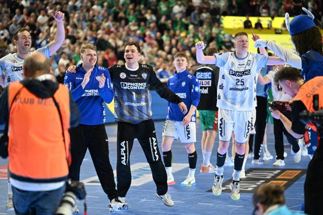 GER, Lanxess Arena Koeln, HBL, LIDL FINAL4, Men, Match for 3rd place, TBV Lemgo Lippe vs SC Magdeburg 19 04 2026, Lanxess Arena , Koeln , GER, Lanxess Arena Koeln, HBL, LIDL FINAL4, Men, Match for 3rd place, TBV Lemgo Lippe vs SC Magdeburg , in the picture after the end of the game the Lemgoers are happy about the victory and 3rd place Constantin Möstl Moestl goalkeeper TBV Lemgo 1 , Niels Versteijnen TBV Lemgo 25 , nordphotoxGmbHx xMeuter nph00351
