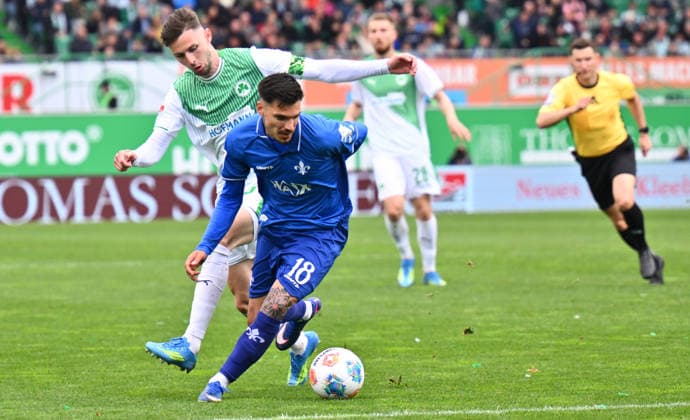 19 04 2026 Soccer Season 2025 2026 2 Soccer Bundesliga 30 Matchday SpVgg Greuther Fürth Kleeblatt SV Darmstadt 98 Lilien Sportfoto Zink xwoxzix DFL regulations prohibit any use of photographs as image sequences and or quasi video only for editorial use Raoul Petretta 18, SV Darmstadt 98 D98 SV98 vor Branimir Hrgota 10, SpVgg Greuther Fürth