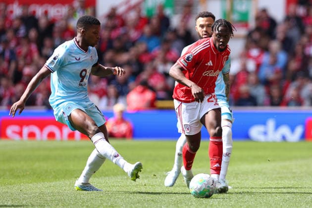 Nottingham Forest v Burnley, Premier League Dilane Bakwa of Nottingham Forest plays the ball during the Nottingham Forest v Burnley Premier League match at the City Ground, West Bridgford, England on 19 April 2026 Credit: Ryan Crockett Every Second Media Editorial use only. All images are copyright Every Second Media Limited. No images may be reproduced without prior permission. All rights reserved. Premier League and Football League images are subject to licensing agreements with Football DataCo Limited. see https: www.football-dataco.com Copyright: xIMAGO EveryxSecondxMediax ESM-1916-0030 RyanxCrockettx xEveryxSecondxMediax