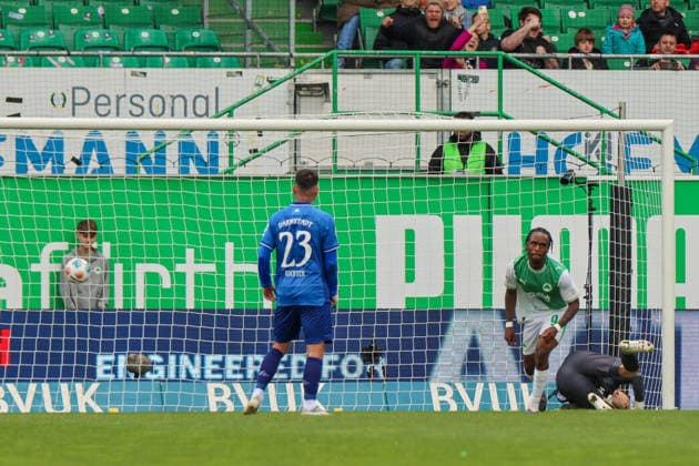 Fürth, Germany 19 April 2026 2 Bundesliga 30 Matchday SpVgg Greuther Fürth vs SV Darmstadt 98 In the picture Goalscorer Noel Futkeu Greuther Fürth , from the right the second in the picture, converts the penalty kick and scores the equalizing goal to 1 1 for Greuther Fürth DFL regulations prohibit any use of photographs as image sequences and or quasi video Copyright: HMBxMedia MadeleinexFantini