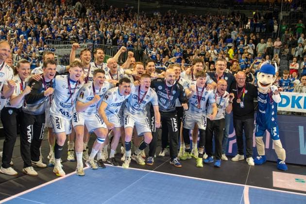 TBV Lemgo Lippe, Place 3, Celebration with the fans, TBV Lemgo Lippe SC Magdeburg, DHB Pokal Maenner, Herren, 6 Spieltag, Spiel um Platz 3, Daikin HBL, Lidl Final 4, 19 04 2026 Köln NRW Germany Copyright: xkolbert-press MartinxWdziecznyx