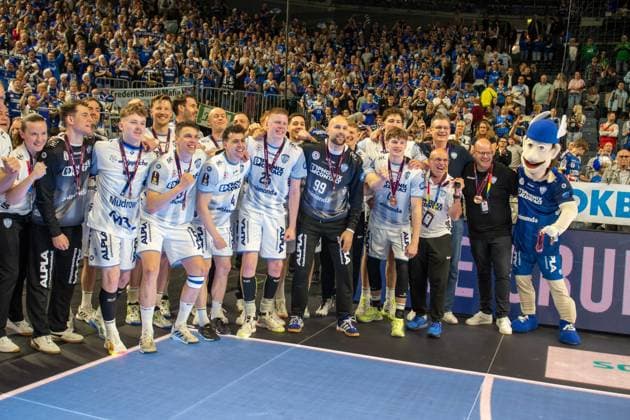 TBV Lemgo Lippe, Place 3, Celebration with the fans, TBV Lemgo Lippe SC Magdeburg, DHB Pokal Maenner, Herren, 6 Spieltag, Spiel um Platz 3, Daikin HBL, Lidl Final 4, 19 04 2026 Köln NRW Germany Copyright: xkolbert-press MartinxWdziecznyx