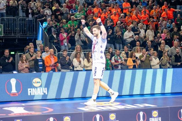 Tim Suton, back court TBV Lemgo Lippe 23 , award ceremony, TBV Lemgo Lippe, 3rd place, TBV Lemgo Lippe SC Magdeburg, DHB Pokal Maenner, Herren, 6 Spieltag, Spiel um Platz 3, Daikin HBL, Lidl Final 4, 19 04 2026 Köln NRW Germany Copyright: xkolbert-press MartinxWdziecznyx