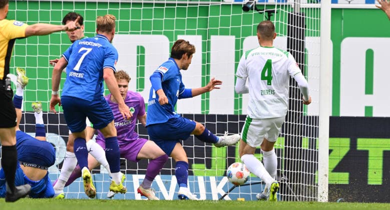19 04 2026 Soccer Season 2025 2026 2 Soccer Bundesliga 30 Matchday SpVgg Greuther Fürth Kleeblatt SV Darmstadt 98 Lilien Sportfoto Zink xwoxzix DFL regulations prohibit any use of photographs as image sequences and or quasi video only for editorial use Yosuke Furukawa 44, SV Darmstadt 98 D98 SV98 erzielt Treffer Tor Torschuß zum 1 2